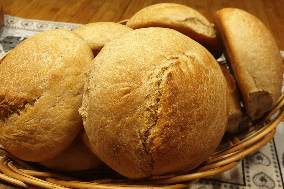 Einfache Brötchen aus Dinkelmehl