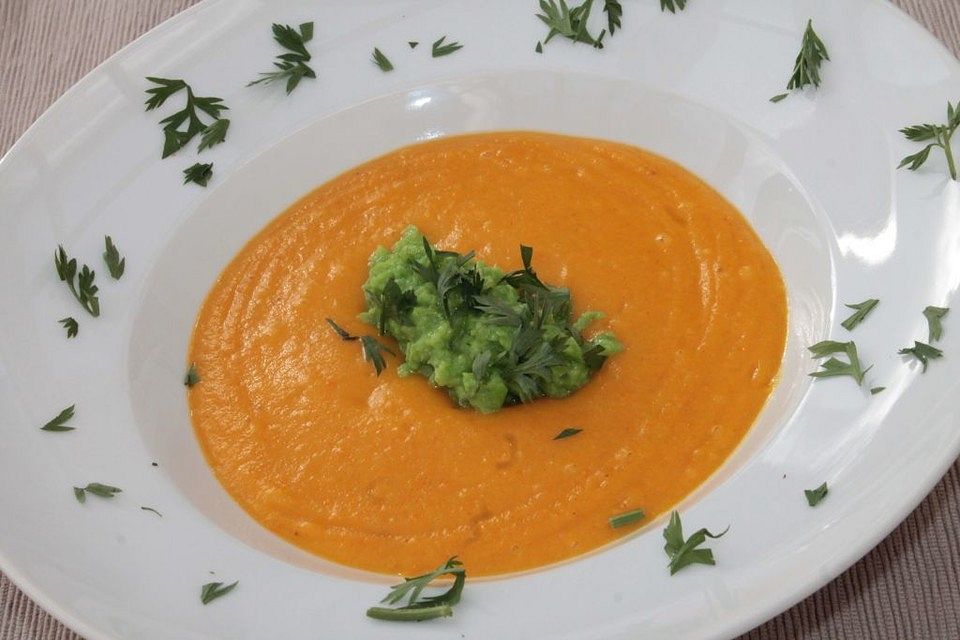 Würzige Kürbis-Kartoffel-Suppe mit Erbsen-Püree