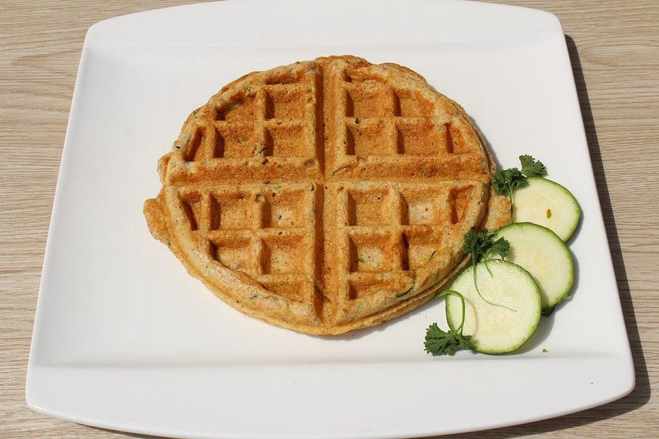 Herzhafte Waffeln mit Zucchini