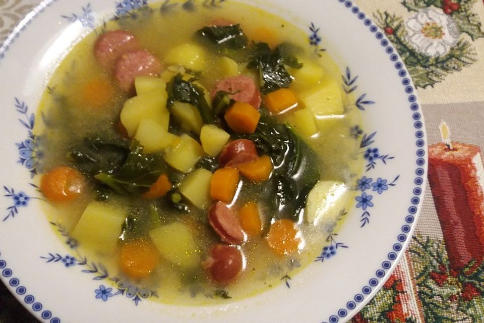 Kartoffel-Möhren-Suppe mit Grünkohl