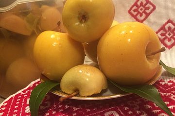 Saure eingelegte Äpfel, auf natürliche Art fermentiert