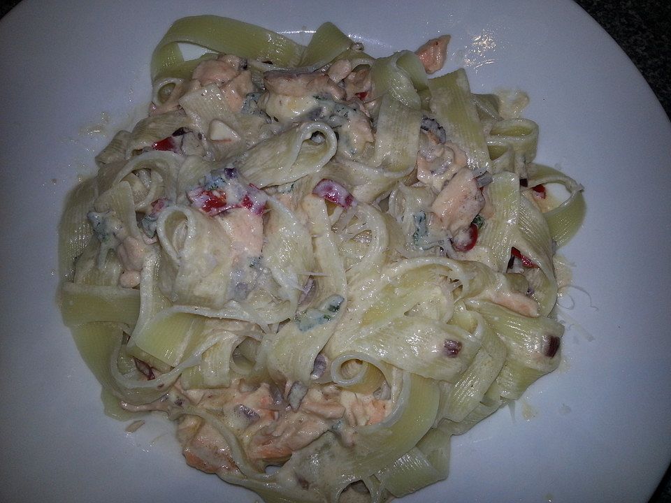 Pasta mit Lachs-Salbei-Käsesauce von abydos21| Chefkoch