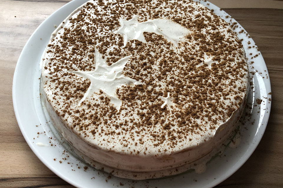 Weihnachtlicher Käsekuchen mit Apfel, Zimt und Spekulatiusboden