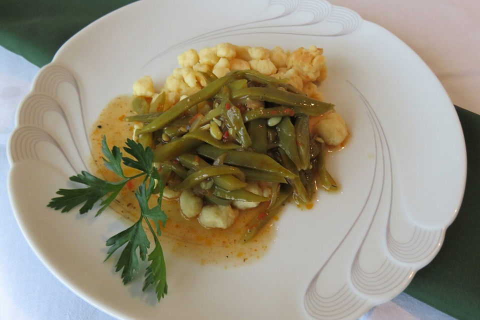 Saure Bohnen mit Spätzle