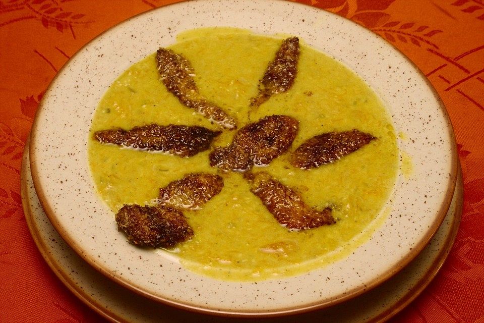 Kürbis-Bananen-Suppe mit marinierten Putenbruststreifen