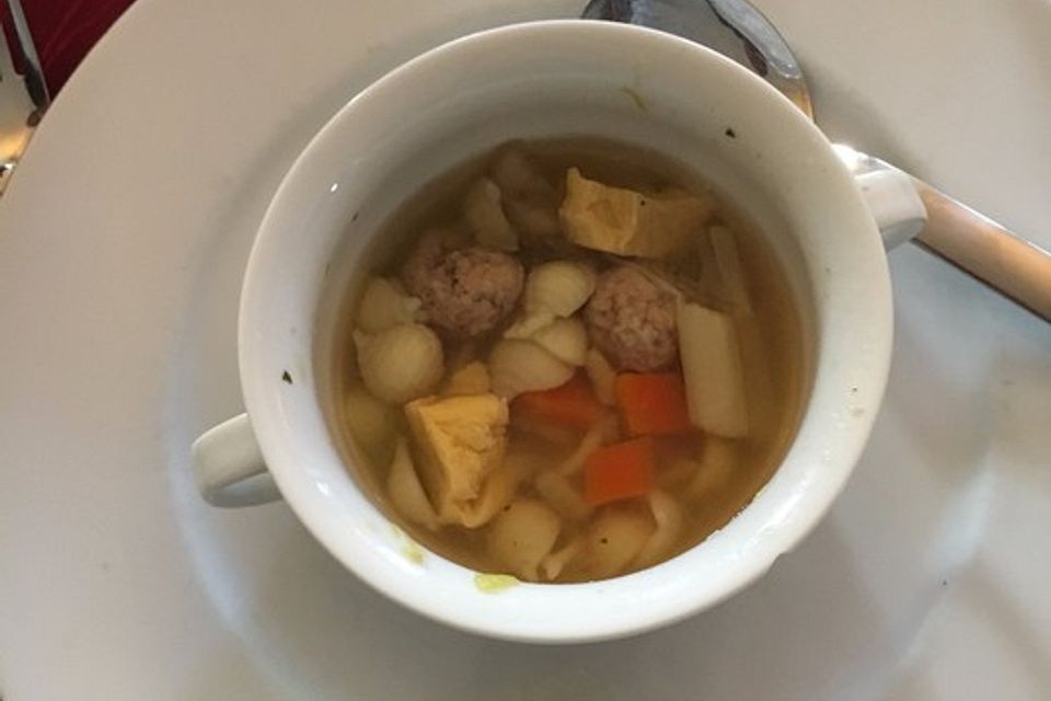 Omas Hochzeitssuppe