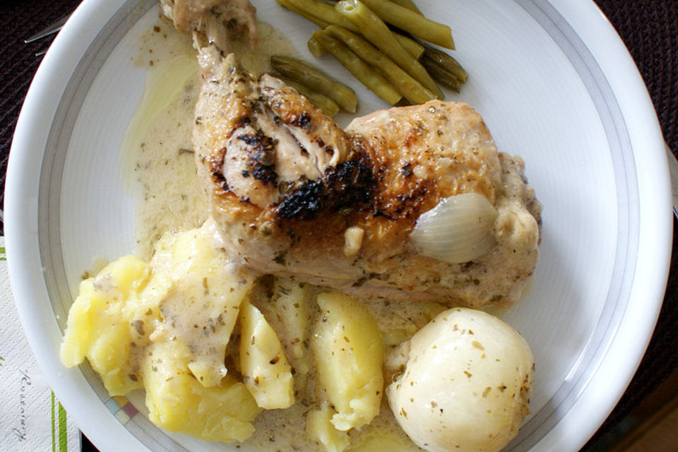 Huhn mit Zwiebeln in Weinsauce