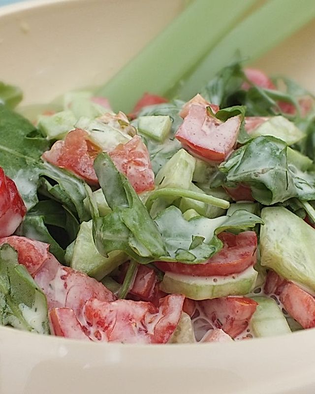Salat mit Tonka-Sahne-Dressing