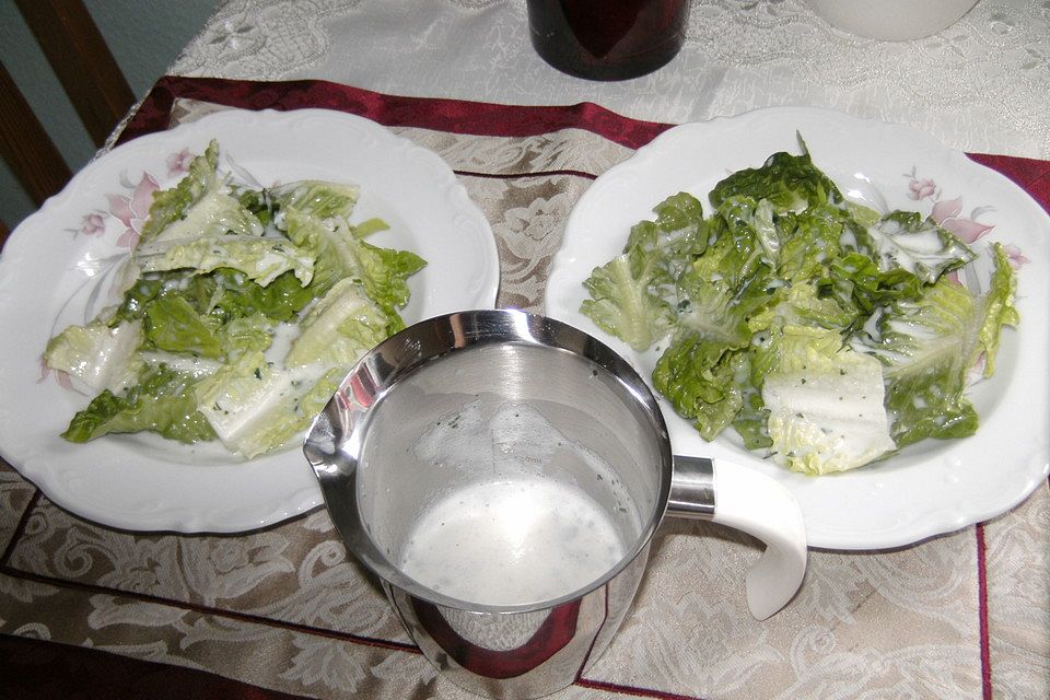 Leichtes Buttermilchdressing für Blattsalate