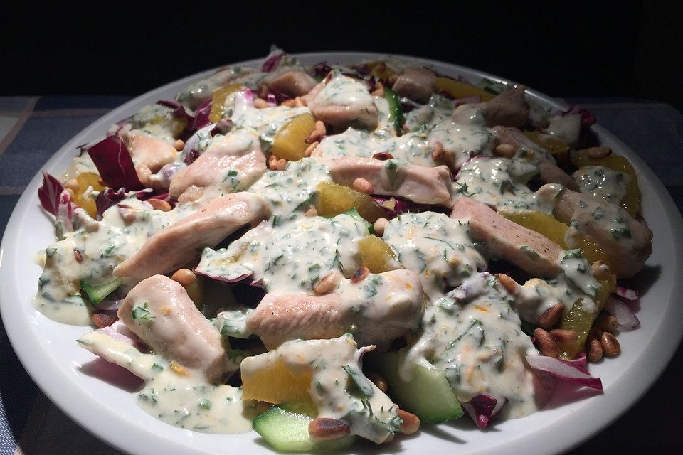 Salat mit Joghurt-Dressing, Hähnchen und Orangen