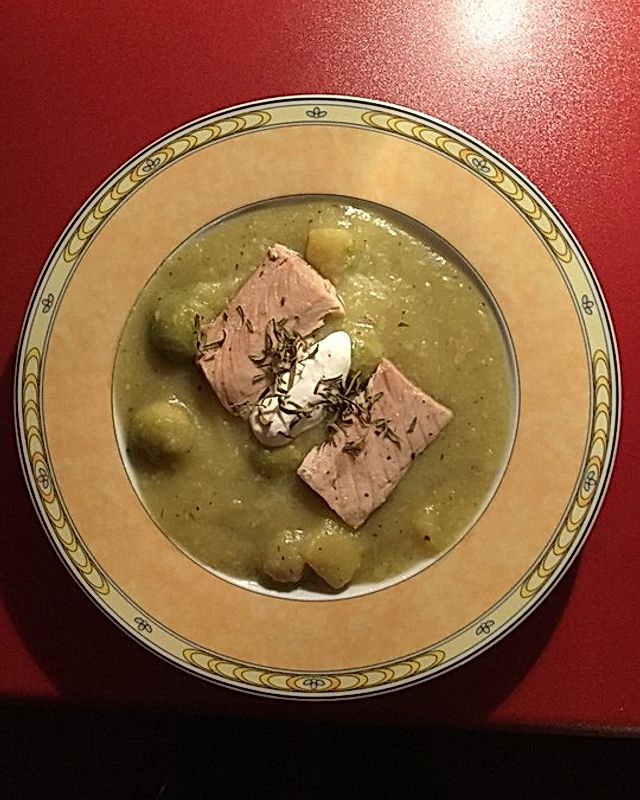 Rosenkohl-Kartoffel-Suppe mit Lachs