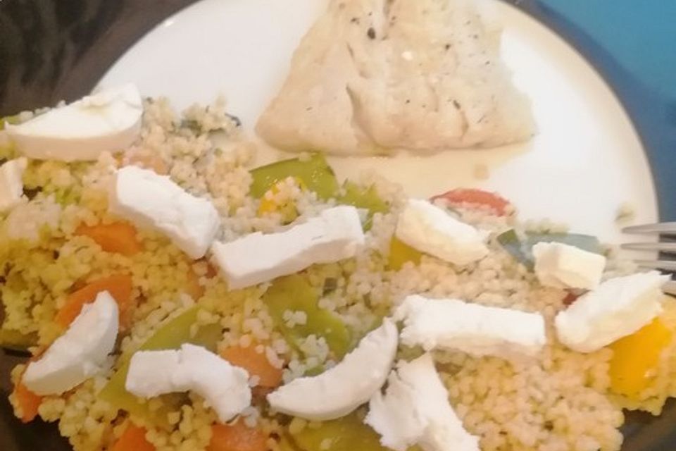 Gemüsecouscous mit gegrilltem Spargel und Ziegenkäse