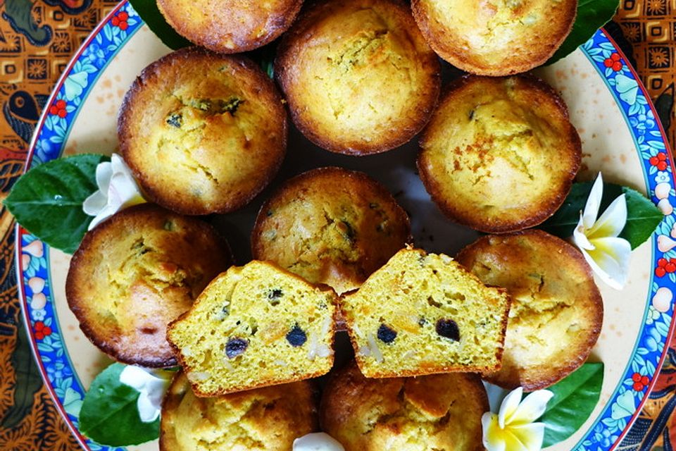 Orangen-Muffins mit Mandeln und Rosinen