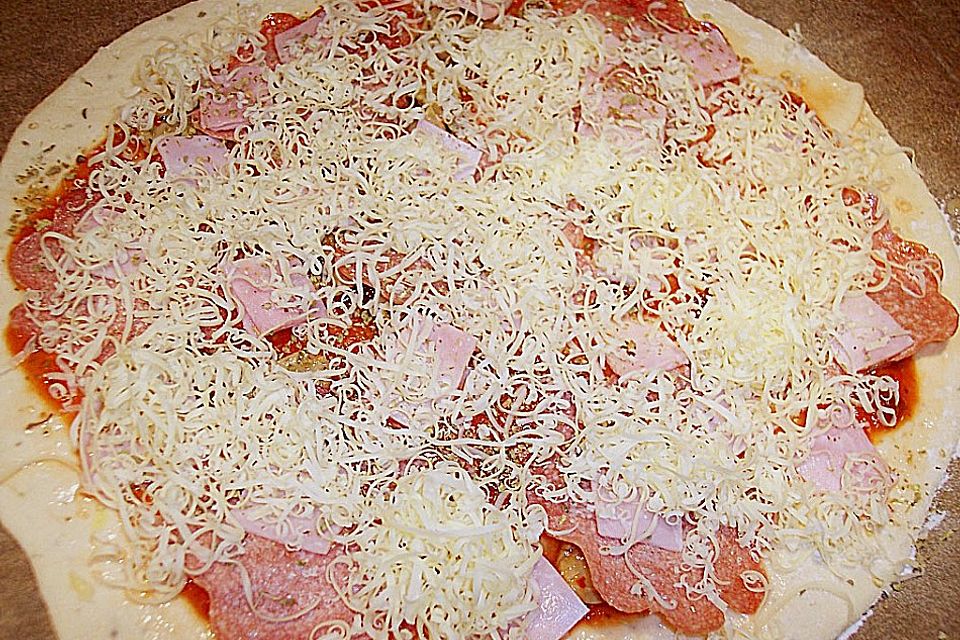 Käse - Salami - Kochschinkenpizza