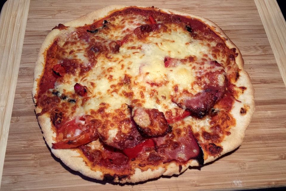 Käse - Salami - Kochschinkenpizza