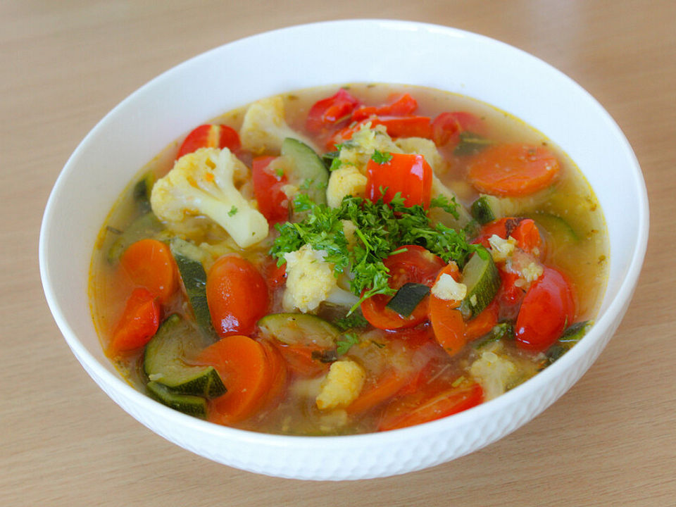 Zuppa-di-verdure-estive-miste-con-gremolata