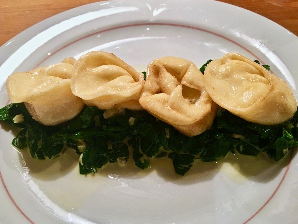 Fontina-Tortellini mit Blattspinat, Parmesan-Schaum und Trüffel| Chefkoch