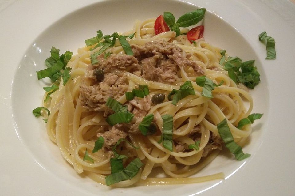 Linguine con tonno, capperi e limone Linguine con tonno, capperi e limone