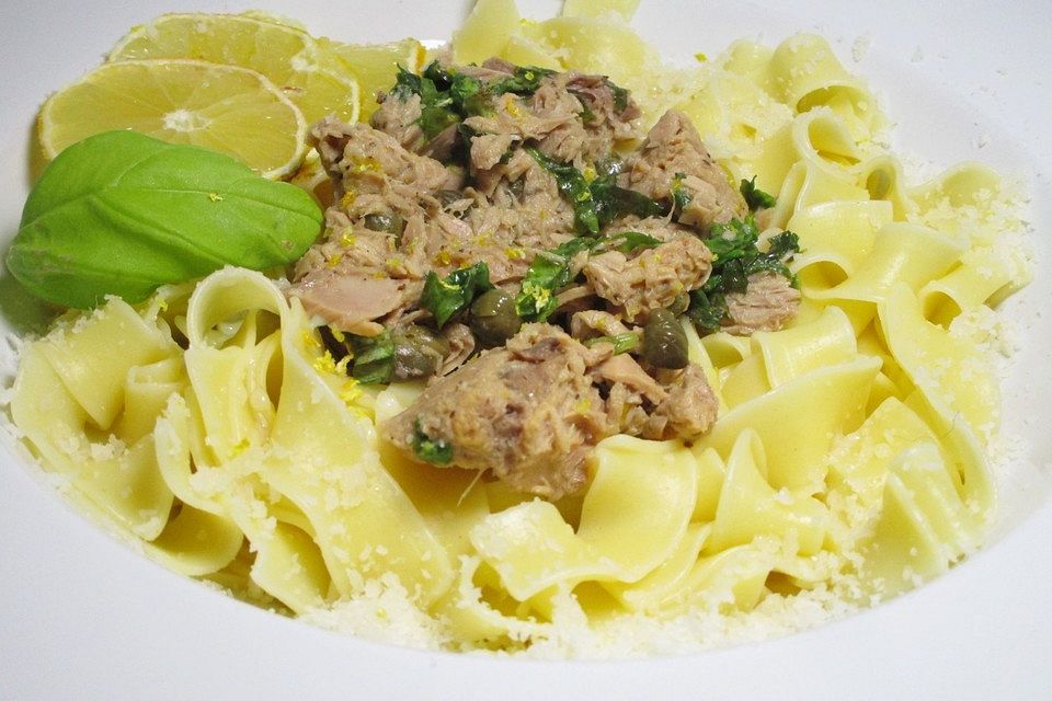 Linguine con tonno, capperi e limone Linguine con tonno, capperi e limone