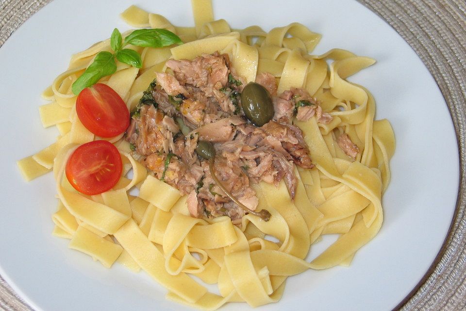 Linguine con tonno, capperi e limone Linguine con tonno, capperi e limone