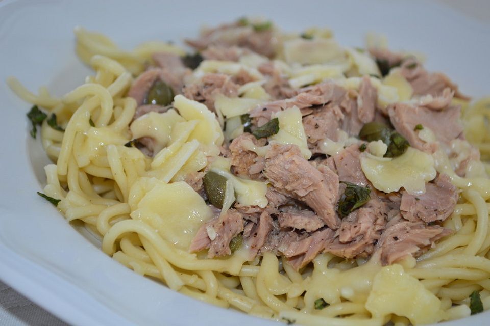 Linguine con tonno, capperi e limone Linguine con tonno, capperi e limone