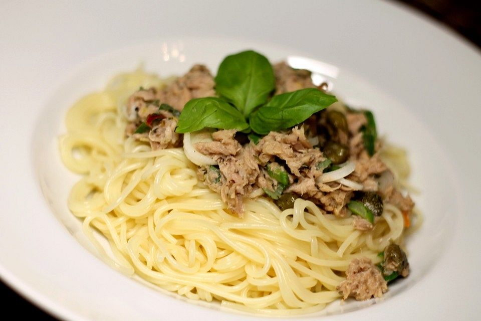 Linguine con tonno, capperi e limone