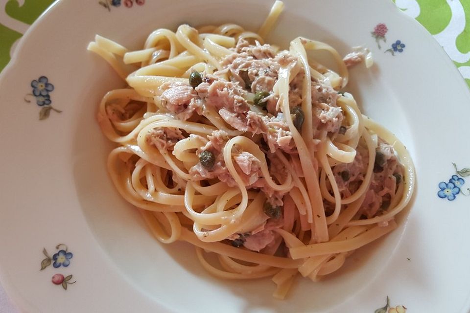 Linguine con tonno, capperi e limone Linguine con tonno, capperi e limone