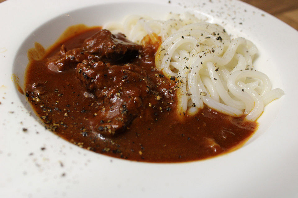 Malzbier-Rindergulasch aus dem Schnellkochtopf