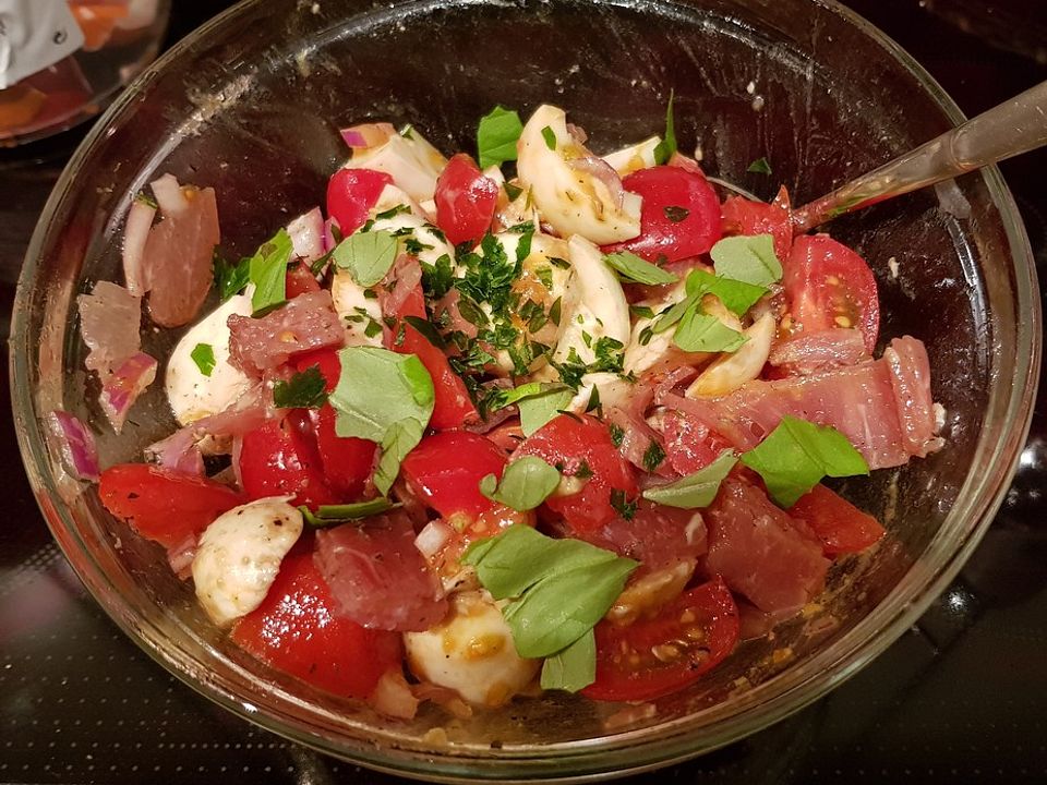 Tomaten-Mozzarella-Salat mit Ei und Lachsschinken von MoeFCB09| Chefkoch