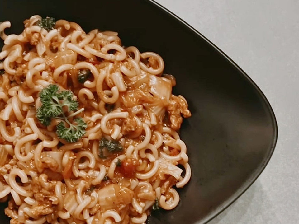 Hackfleisch-Nudel-Tomaten-Topf mit Chinakohl von McMoe| Chefkoch