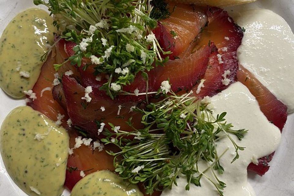 Graved Lachs - Beize mit Roter Bete, frischem Meerrettich, Wodka und Dill