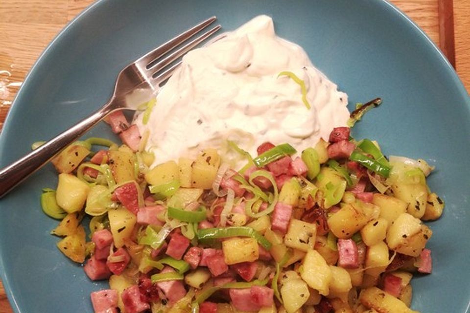 Kartoffeln mit Jagdwurst, Lauch und Sour Cream