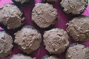 Nougat- Kirsch-Cupcakes mit Schokoladenfrosting