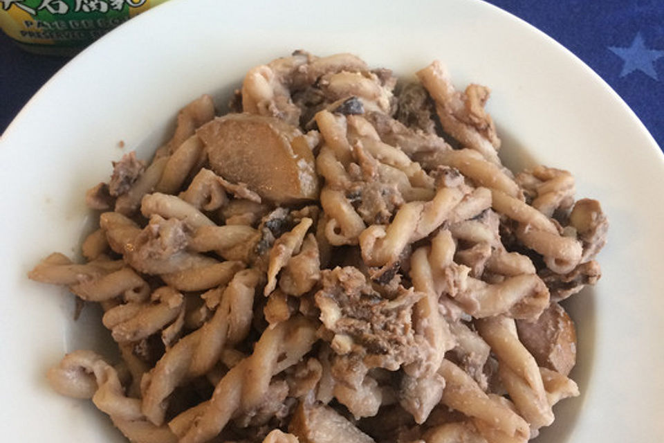 Vegane Käse-Birne-Shiitake-Sauce zu Gemelli