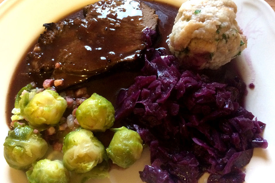 Hirschbraten in Holunder-Latschenkiefer-Sauce