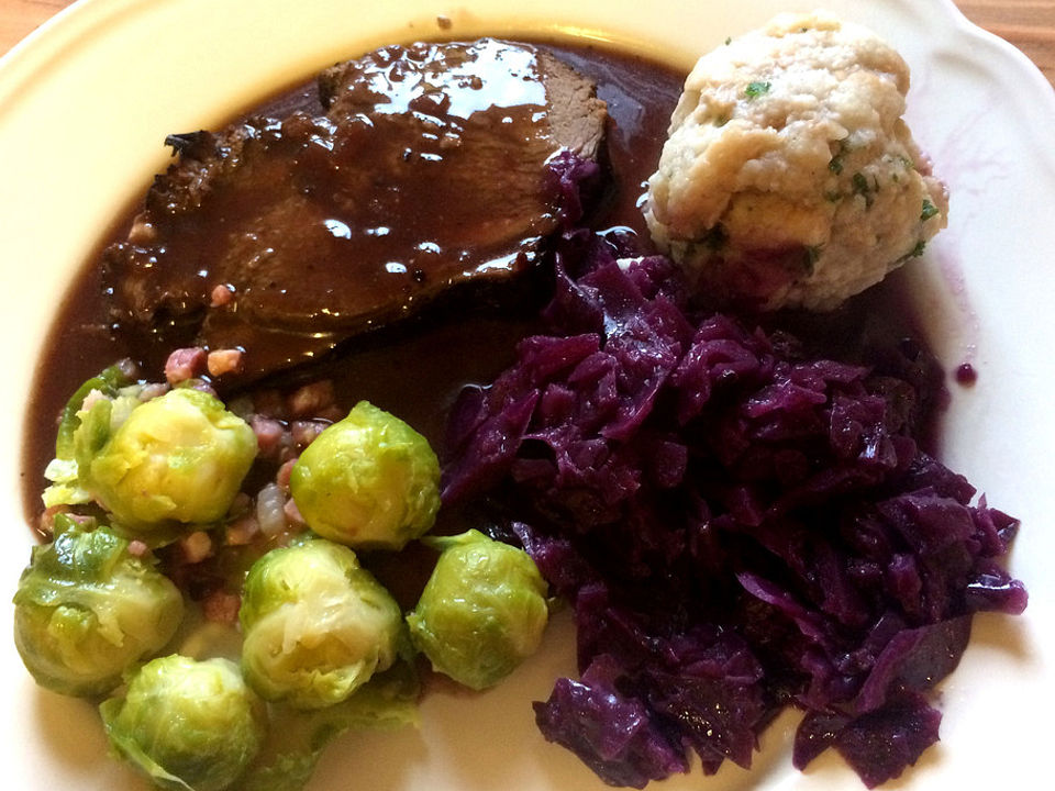 Hirschbraten in Holunder-Latschenkiefer-Sauce