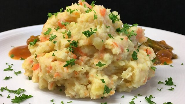 aligot-rezept-so-gelingt-das-franz-sische-kartoffelp-ree-mit-k-se