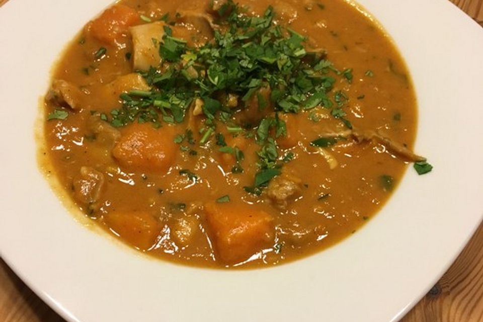 Afrikanischer Hähnchen-Erdnusseintopf
