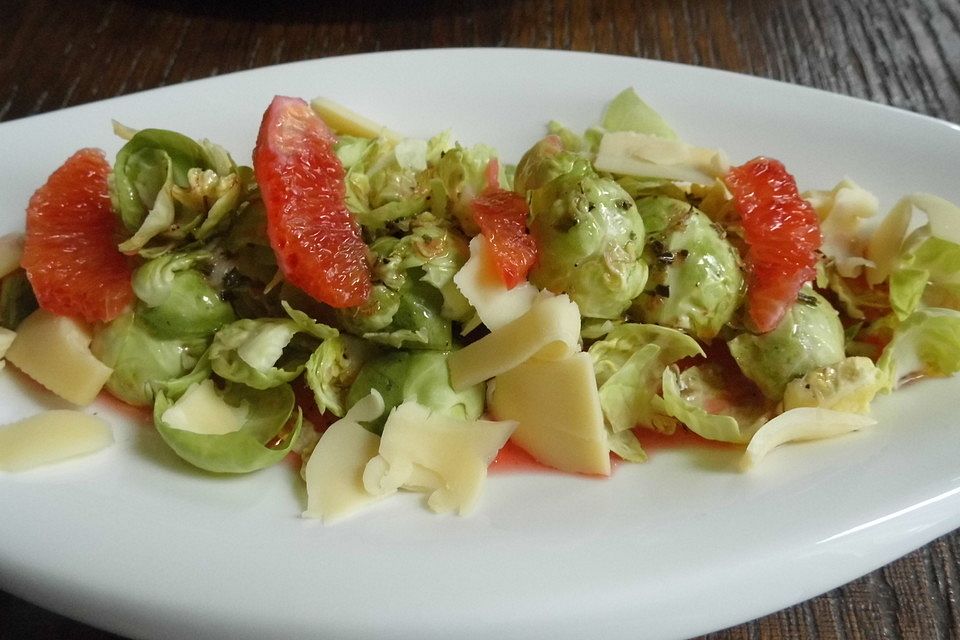 Rosenkohlsalat mit Blutorangendressing