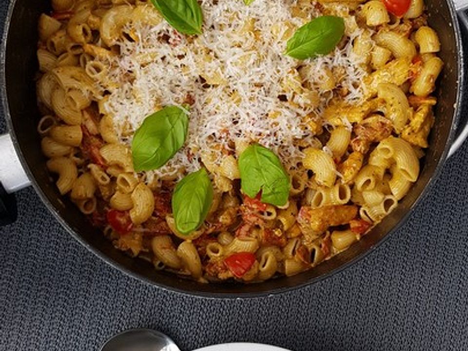 Hähnchen-Knoblauch-Pesto-Pasta mit Parmesan von ChrisMonicon| Chefkoch