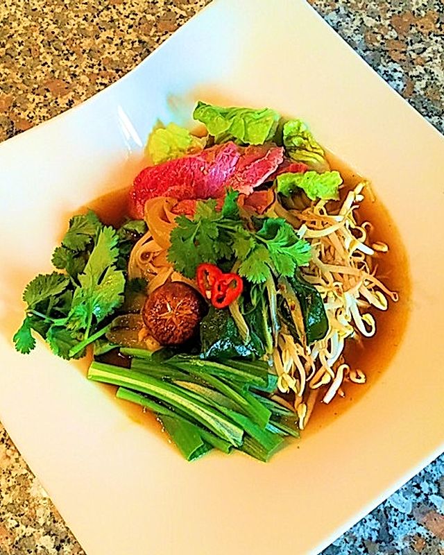 Vietnamesische Pho Bo Suppe