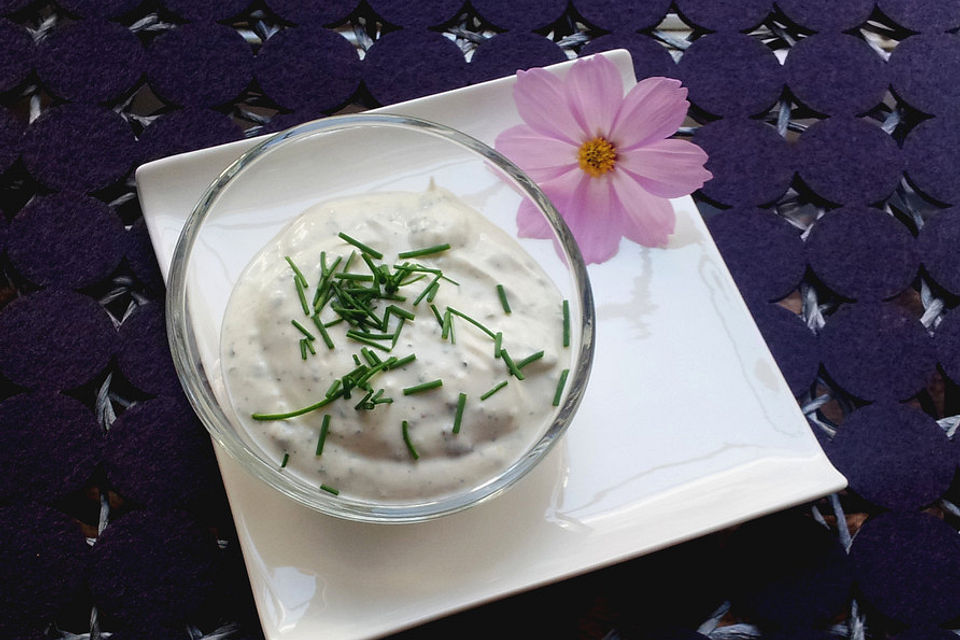 Knoblauchcreme mit Schmand Knoblauchcreme mit Schmand