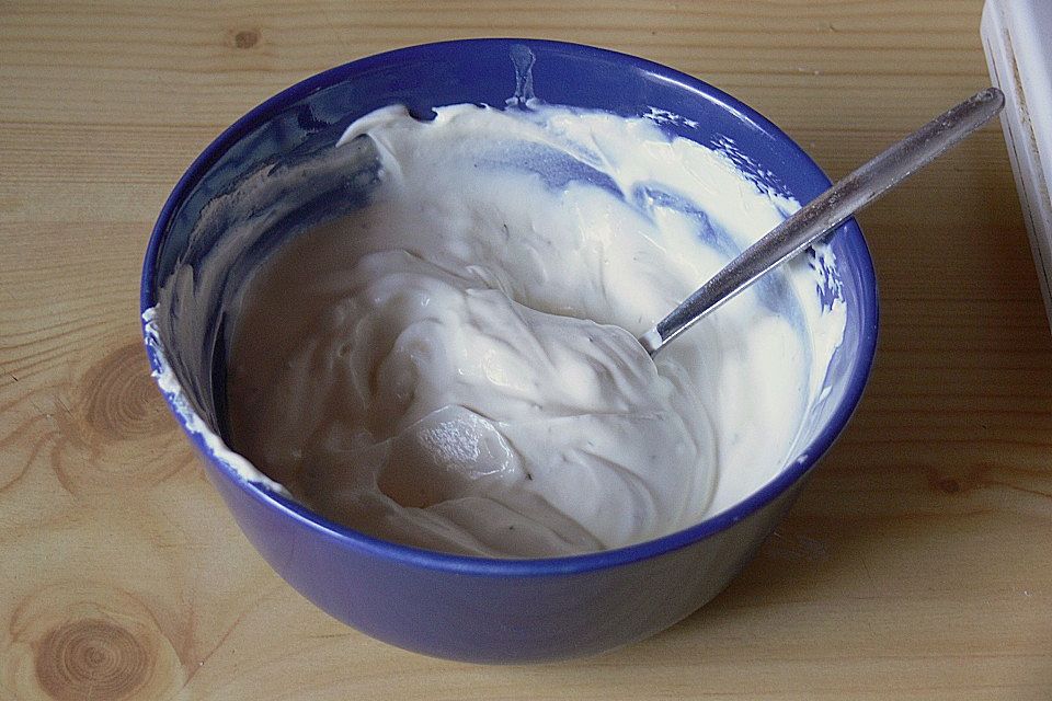 Knoblauchcreme mit Schmand Knoblauchcreme mit Schmand