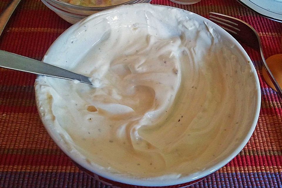 Knoblauchcreme mit Schmand Knoblauchcreme mit Schmand
