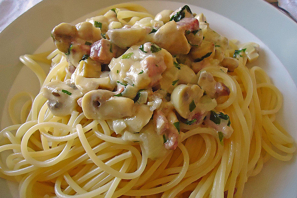 Spaghetti mit Schinken - Sahne Soße