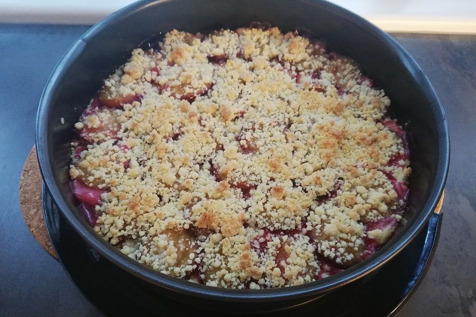 Zwetschgen-Streuselkuchen mit Pudding