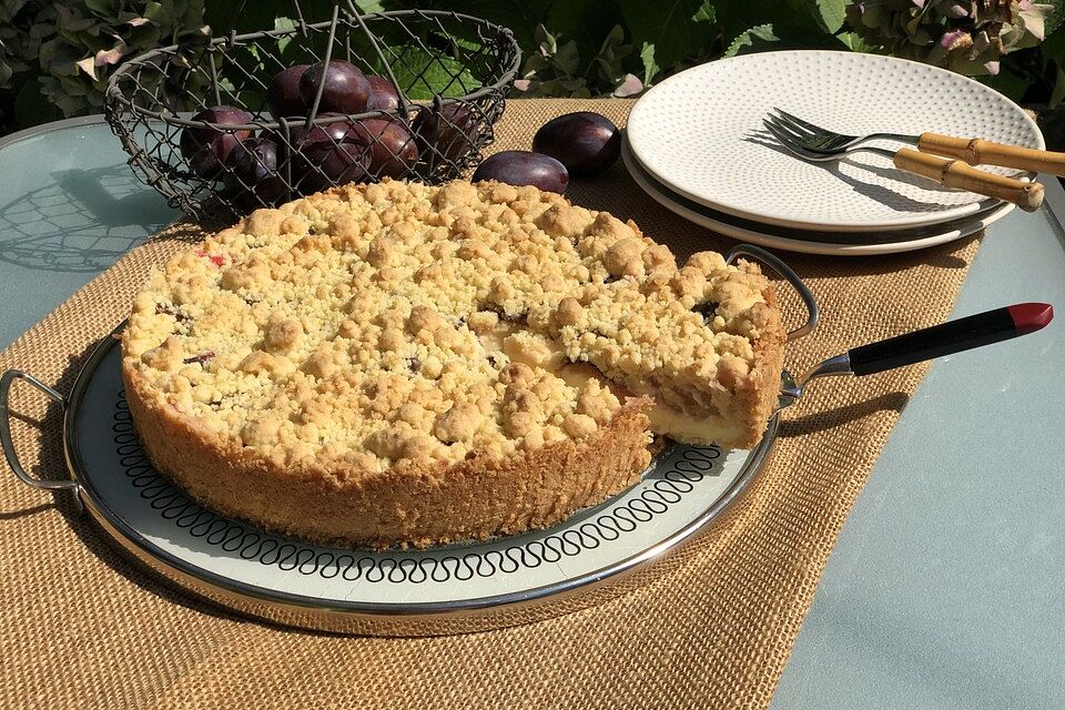 Zwetschgen-Streuselkuchen mit Pudding