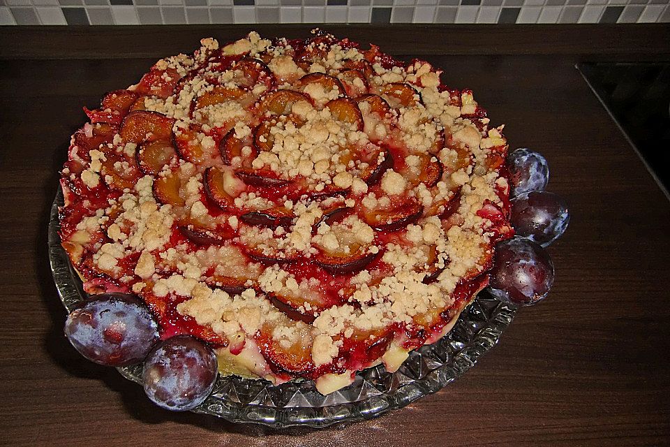 Zwetschgen-Streuselkuchen mit Pudding