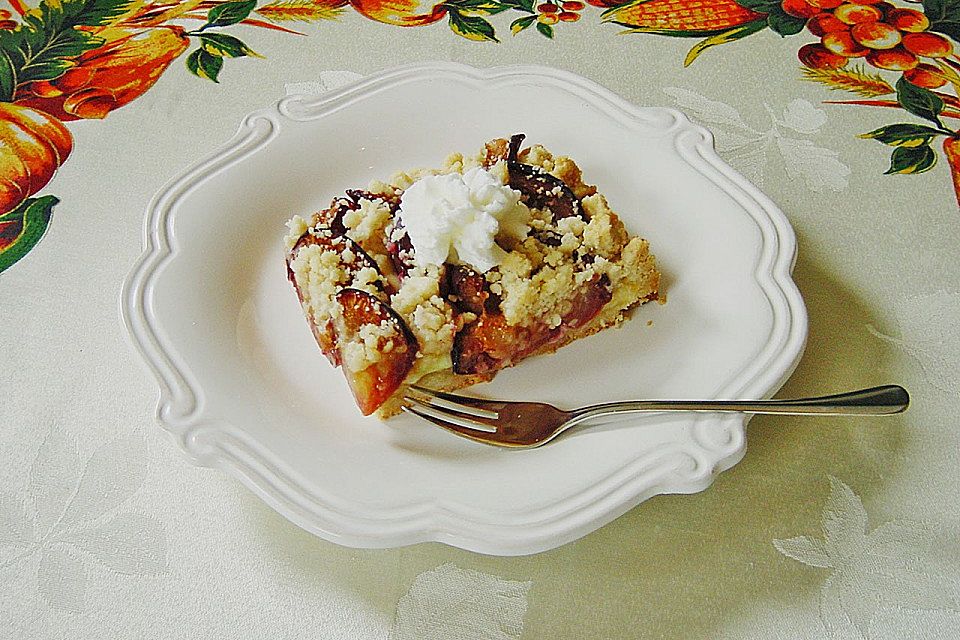 Zwetschgen-Streuselkuchen mit Pudding