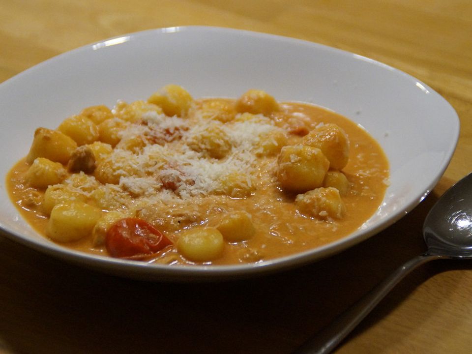 Gnocchi in Thunfisch-Tomaten-Sahne-Soße von silverdippl| Chefkoch